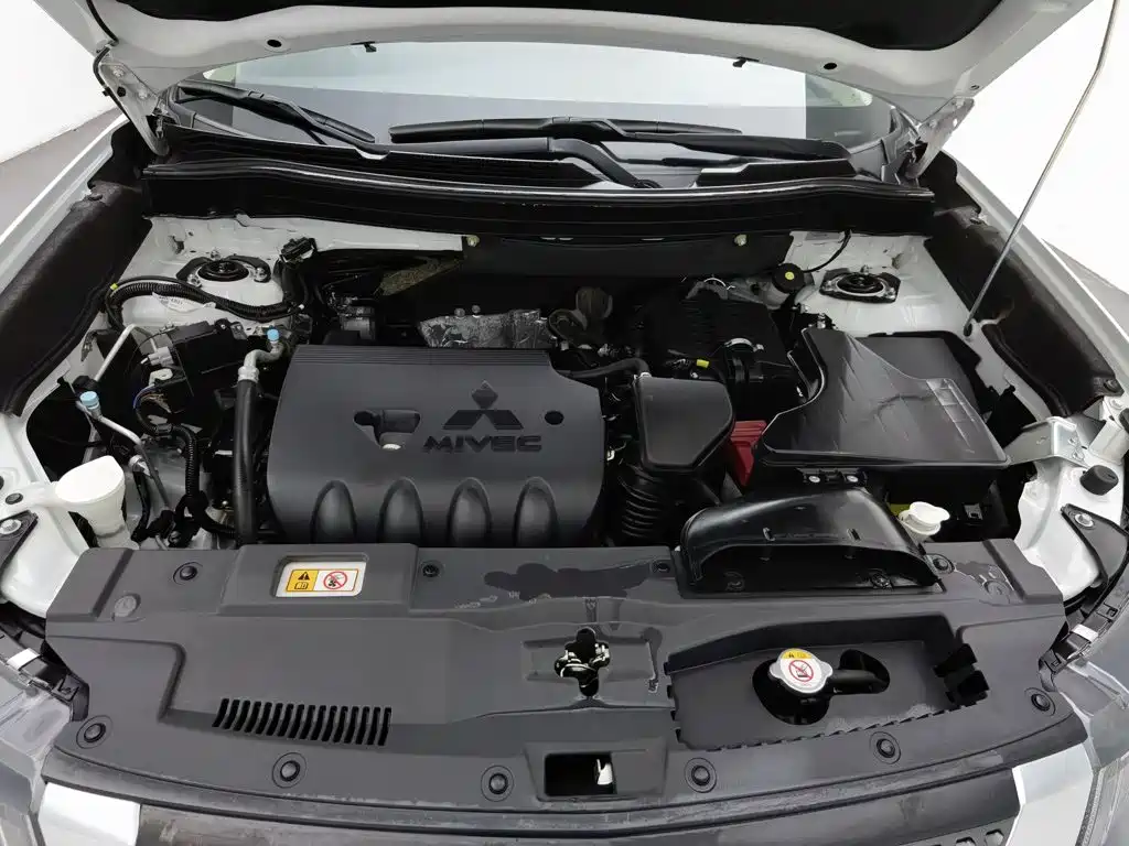 Mitsubishi Outlander — миниатюра 6