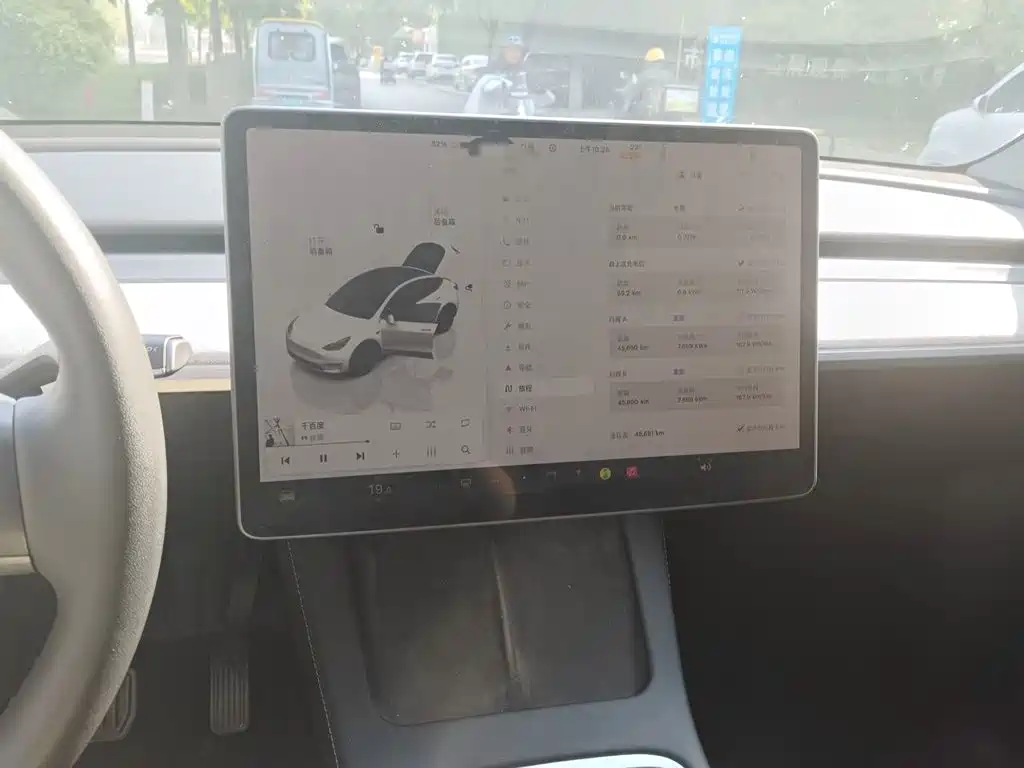 Tesla Model Y — миниатюра 14