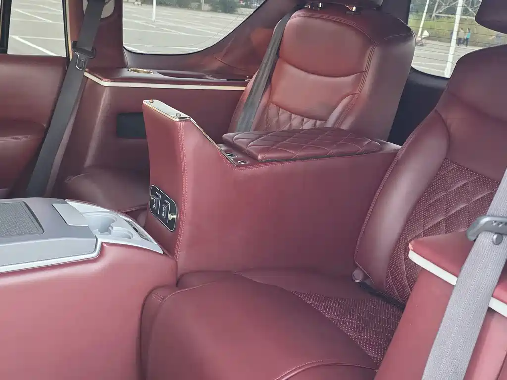 Nissan Patrol — миниатюра 12
