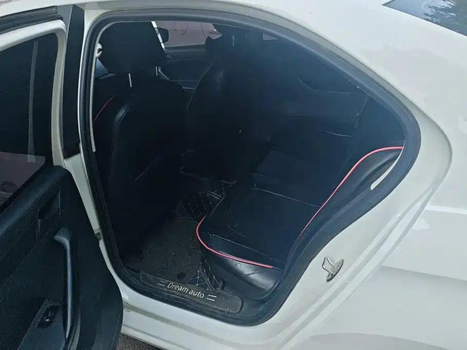 Volkswagen Jetta — миниатюра 11