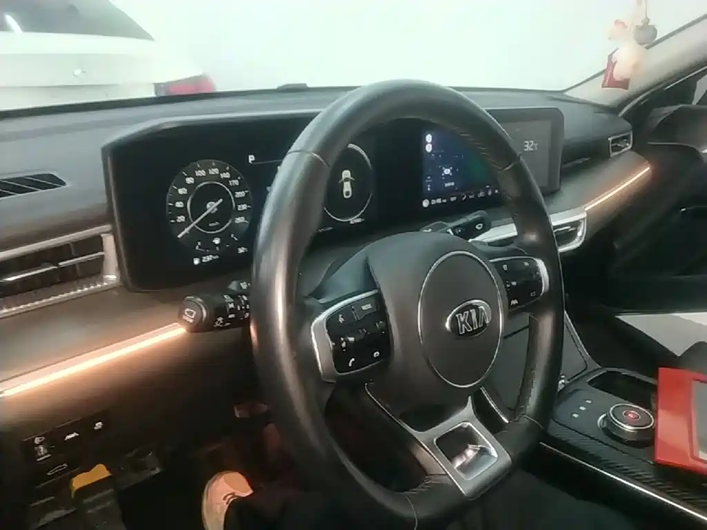 Kia K5 — миниатюра 10
