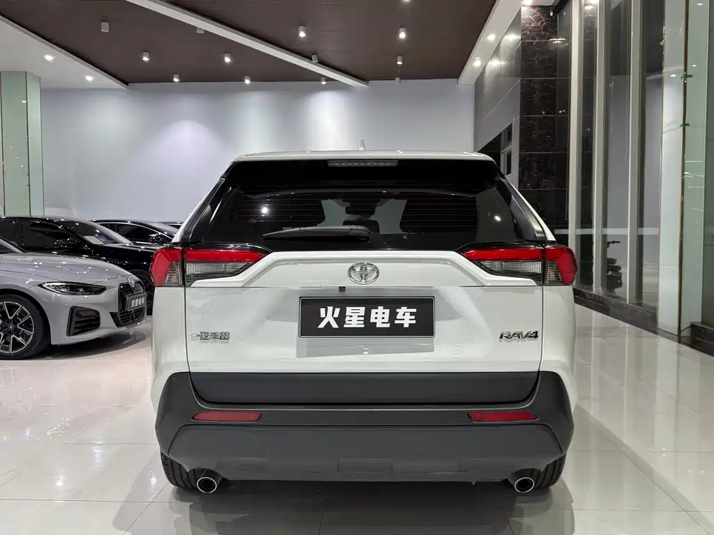 Toyota RAV4 — миниатюра 11