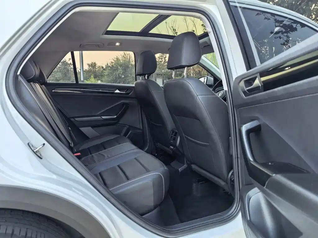 Volkswagen T-Roc — миниатюра 5
