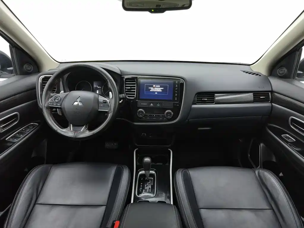 Mitsubishi Outlander — миниатюра 5