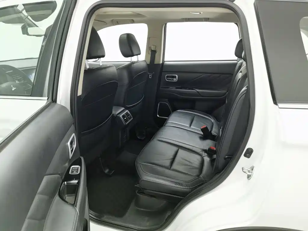 Mitsubishi Outlander — миниатюра 15