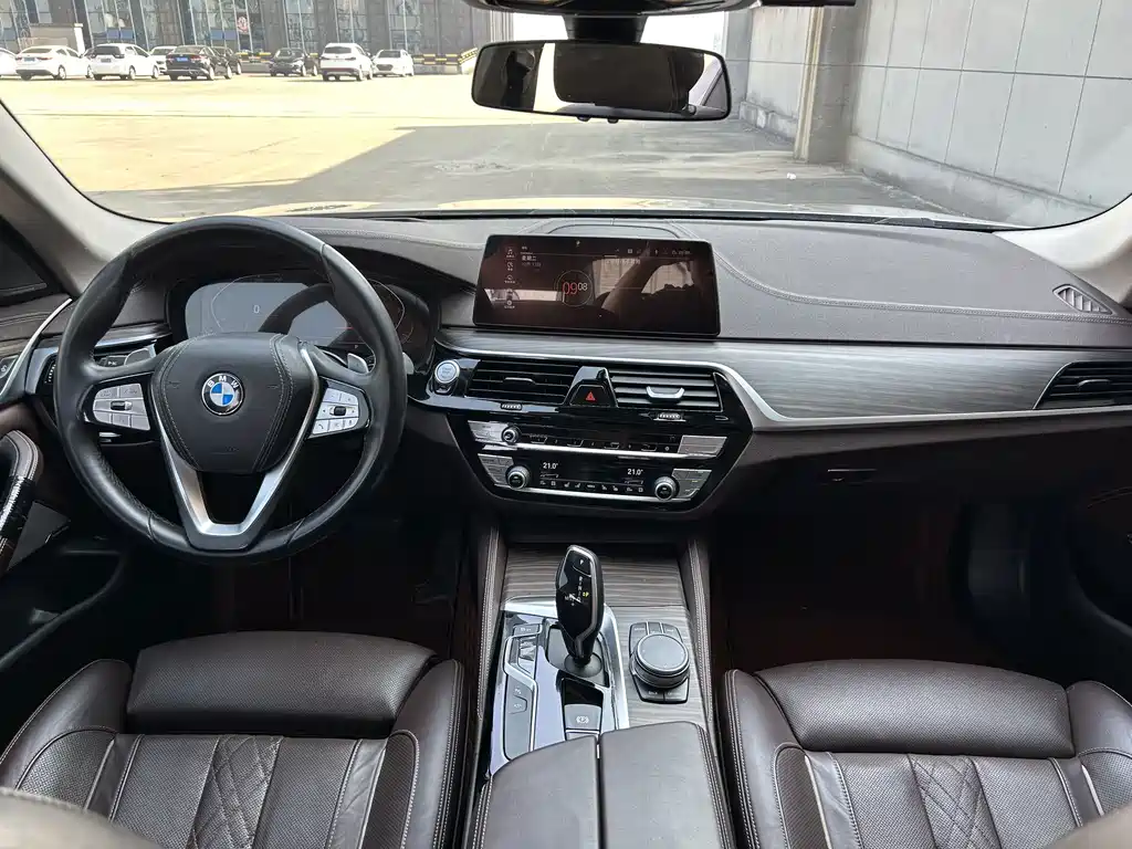 BMW 5 Series — миниатюра 9