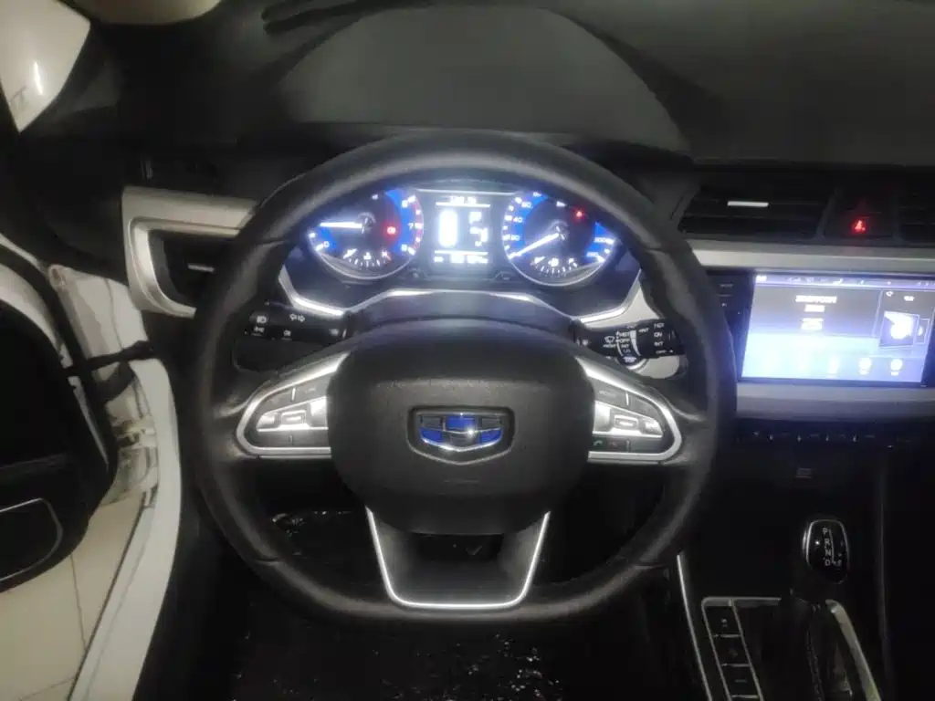 Geely Vision X3 — миниатюра 11