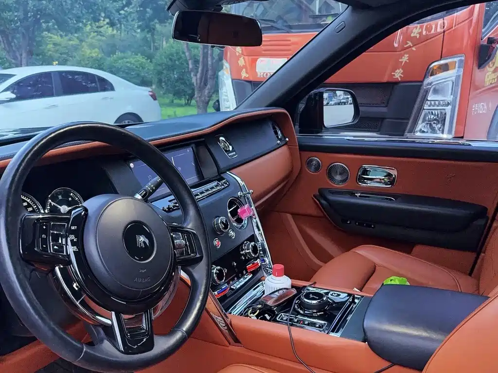 Rolls-Royce Cullinan — миниатюра 5