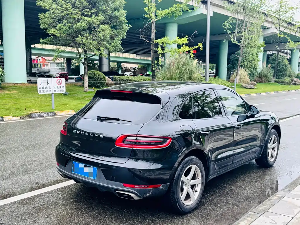 Porsche Macan — миниатюра 9