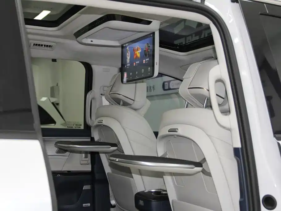 Buick GL8 Hybrid — миниатюра 15