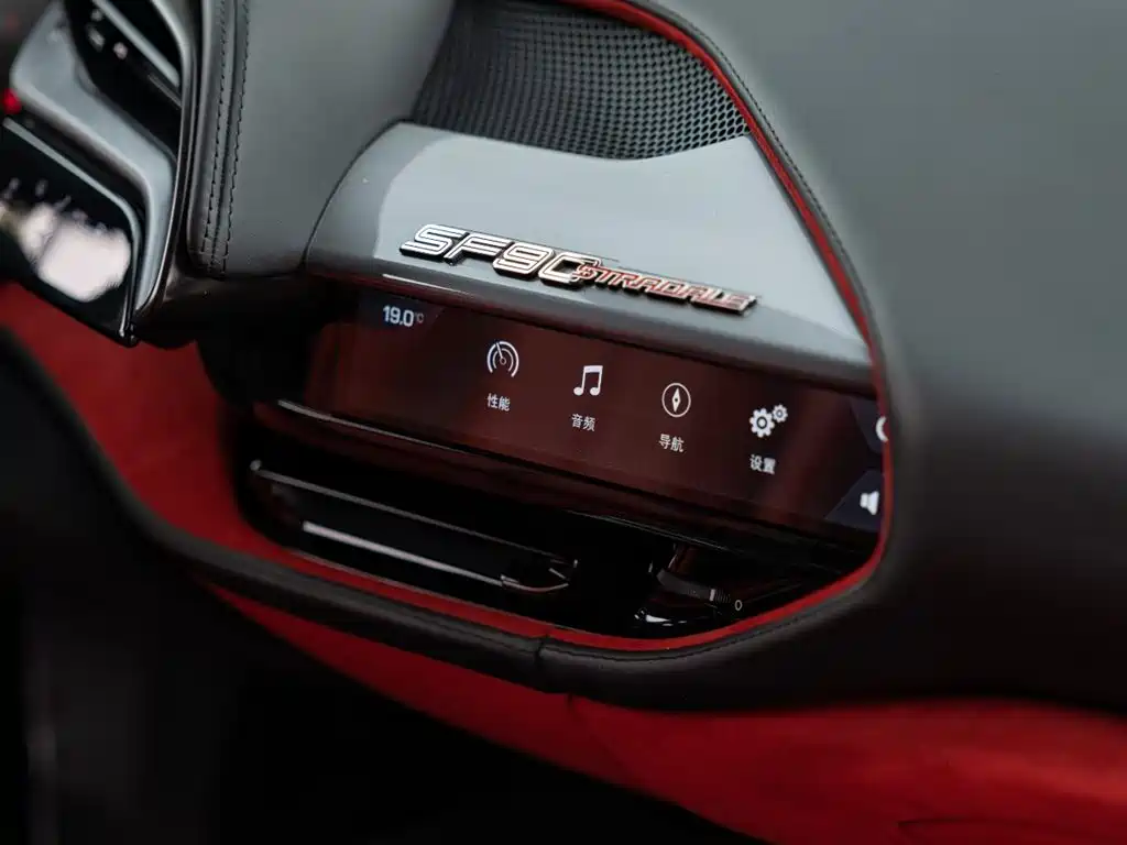 Ferrari SF90 - фото 14