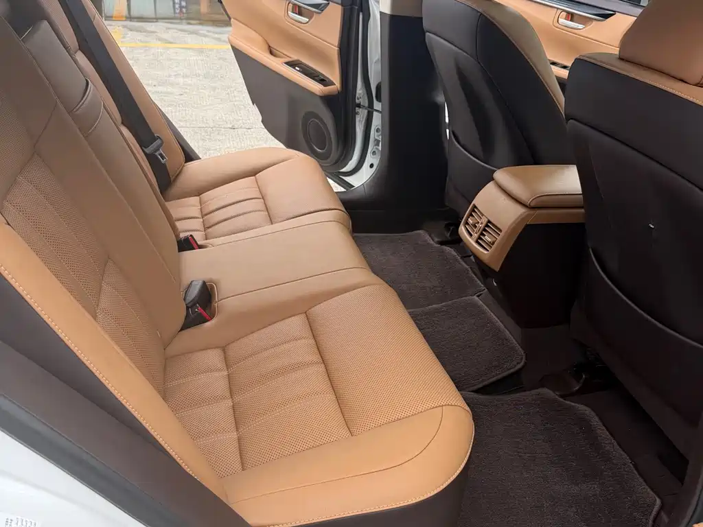 Lexus ES — миниатюра 11