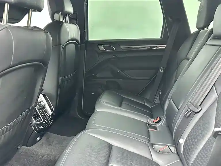 Porsche Cayenne — миниатюра 11