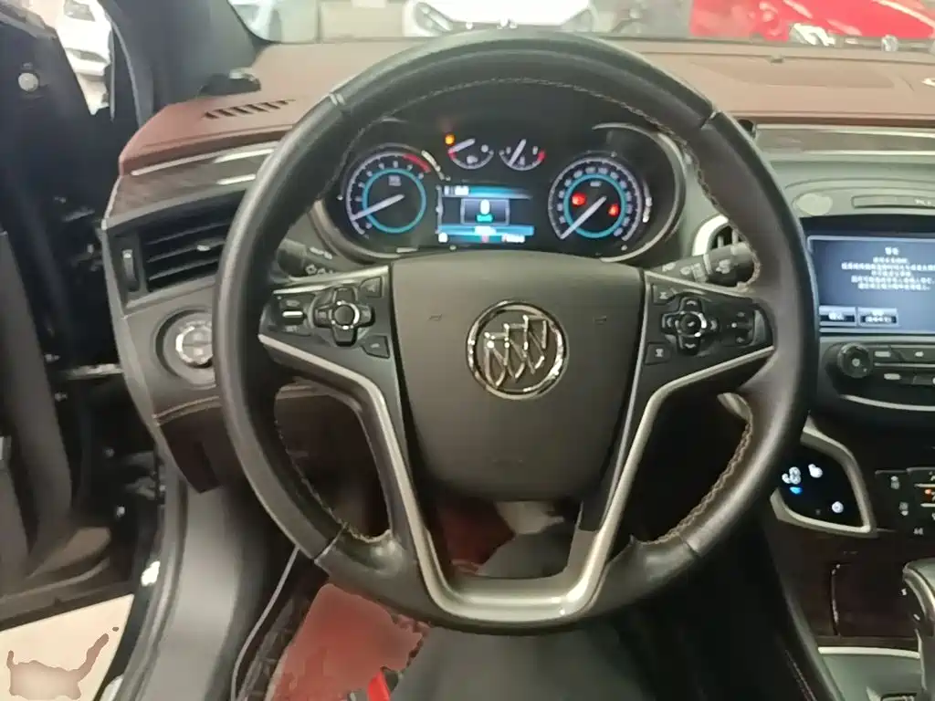 Buick LaCrosse — миниатюра 11