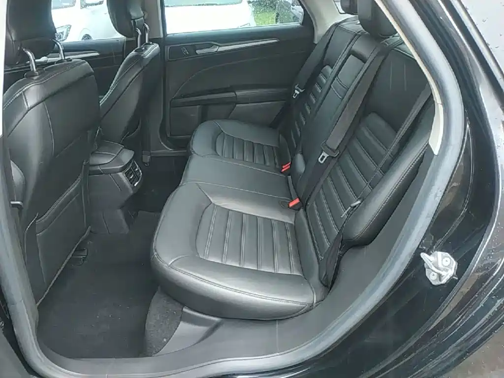 Ford Mondeo — миниатюра 17