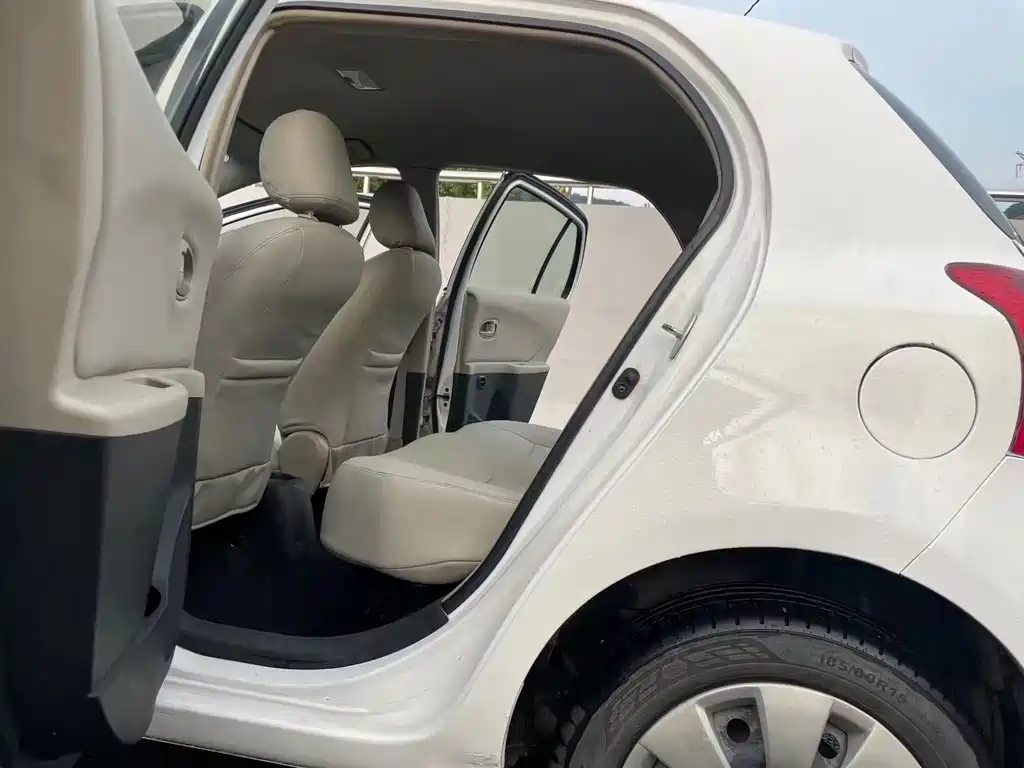 Toyota Yaris — миниатюра 6