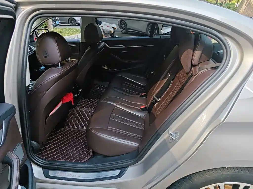 BMW 5 Series — миниатюра 15