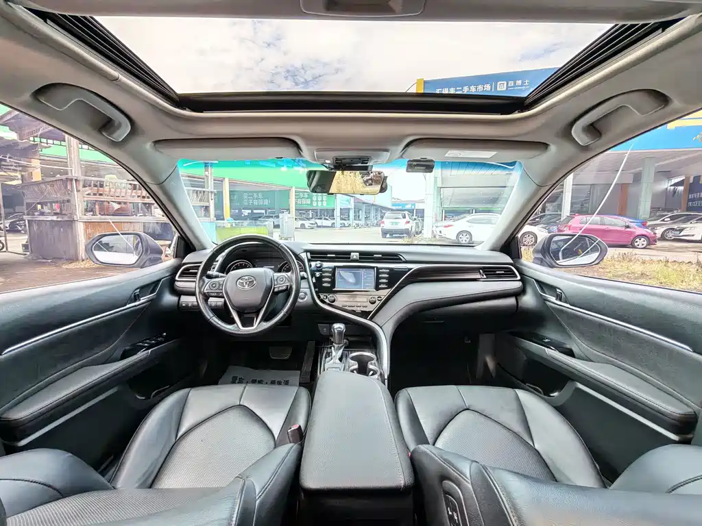 Toyota Camry — миниатюра 11