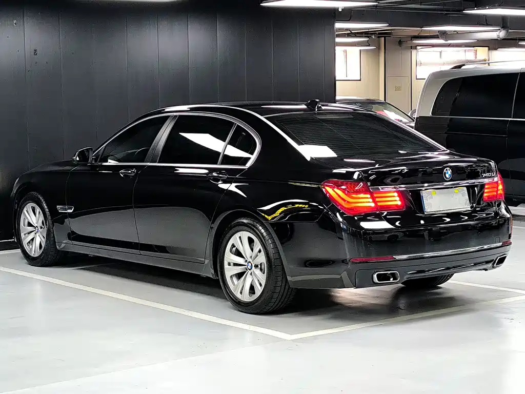 BMW 7 Series — миниатюра 22