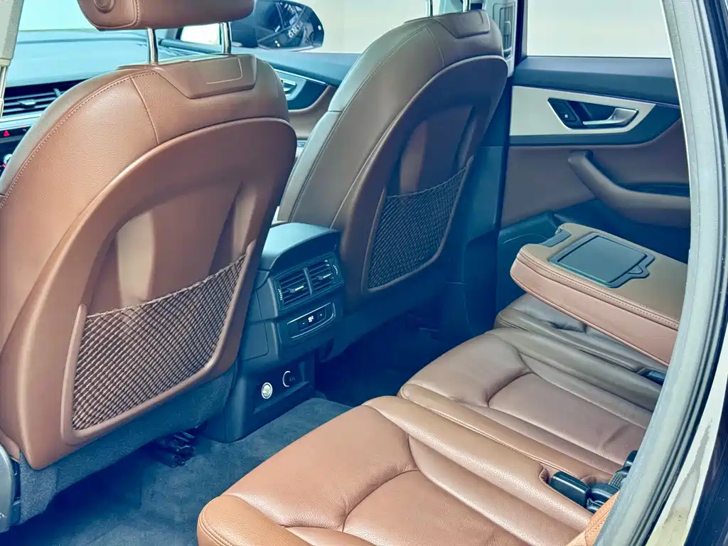 Audi Q7 — миниатюра 10