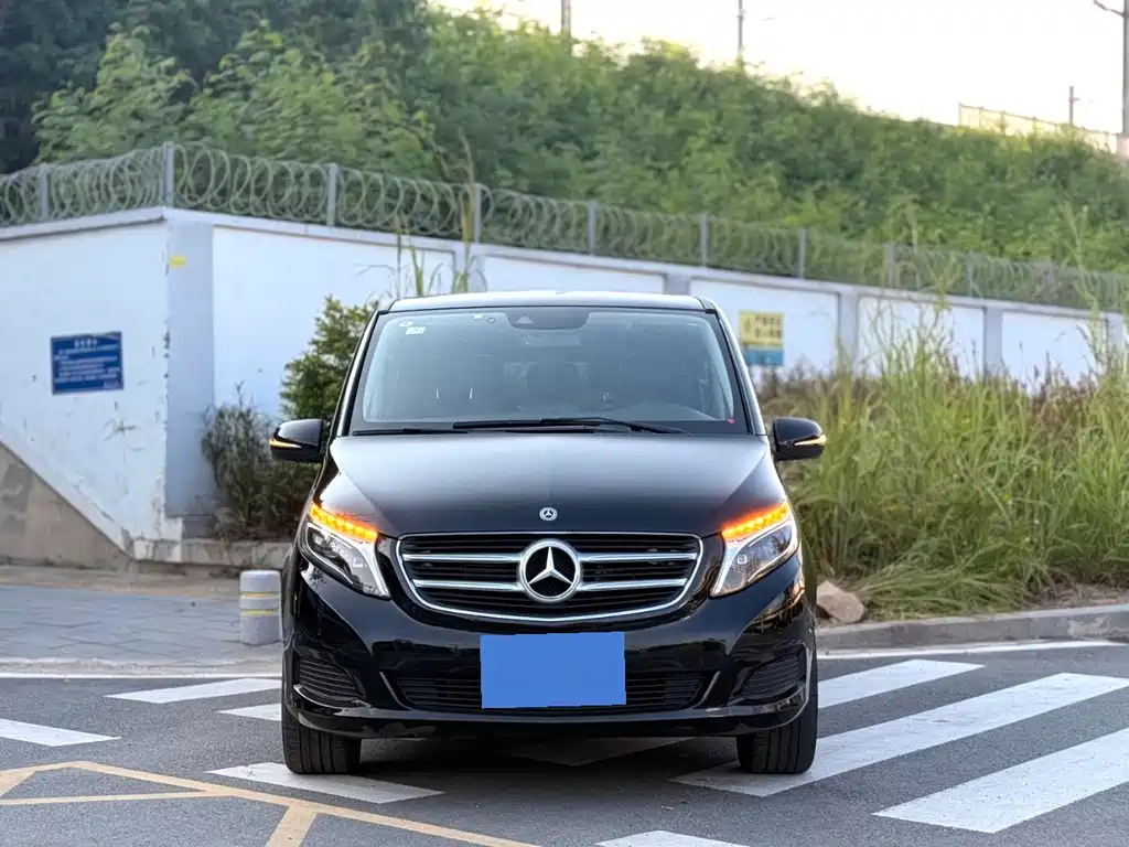 Mercedes-Benz V-Class — миниатюра 2