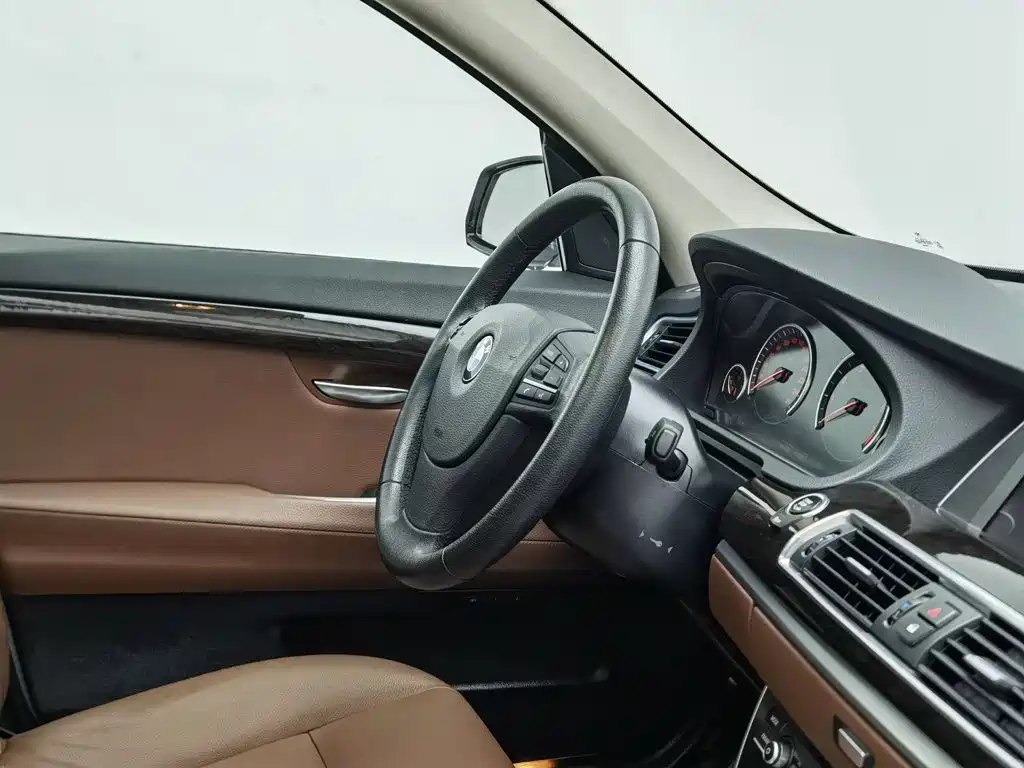 BMW 5 Series GT — миниатюра 22