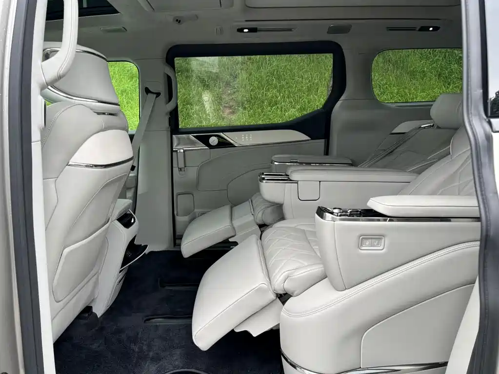 Volvo EM90 — миниатюра 13