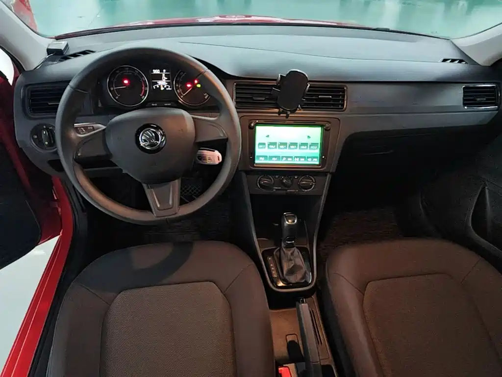 Skoda Rapid Spaceback — миниатюра 13