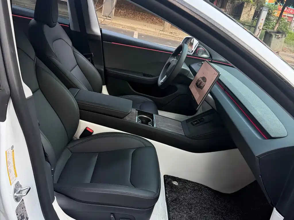 Tesla Model 3 — миниатюра 10