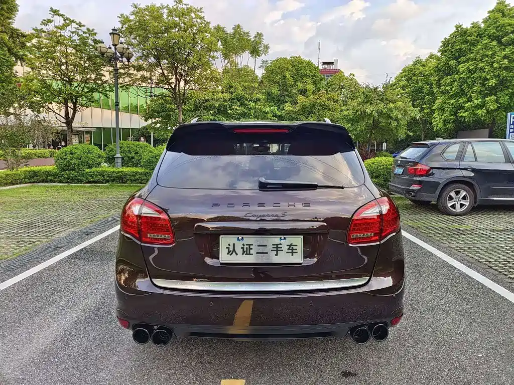 Porsche Cayenne — миниатюра 5
