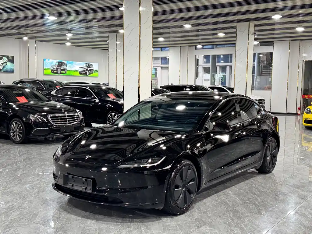 Tesla Model 3 2024