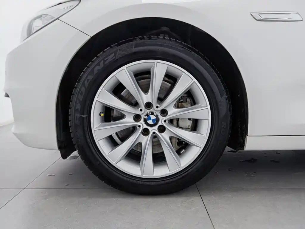 BMW 5 Series GT — миниатюра 17