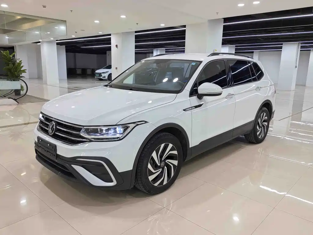 Volkswagen Tiguan L — миниатюра 2