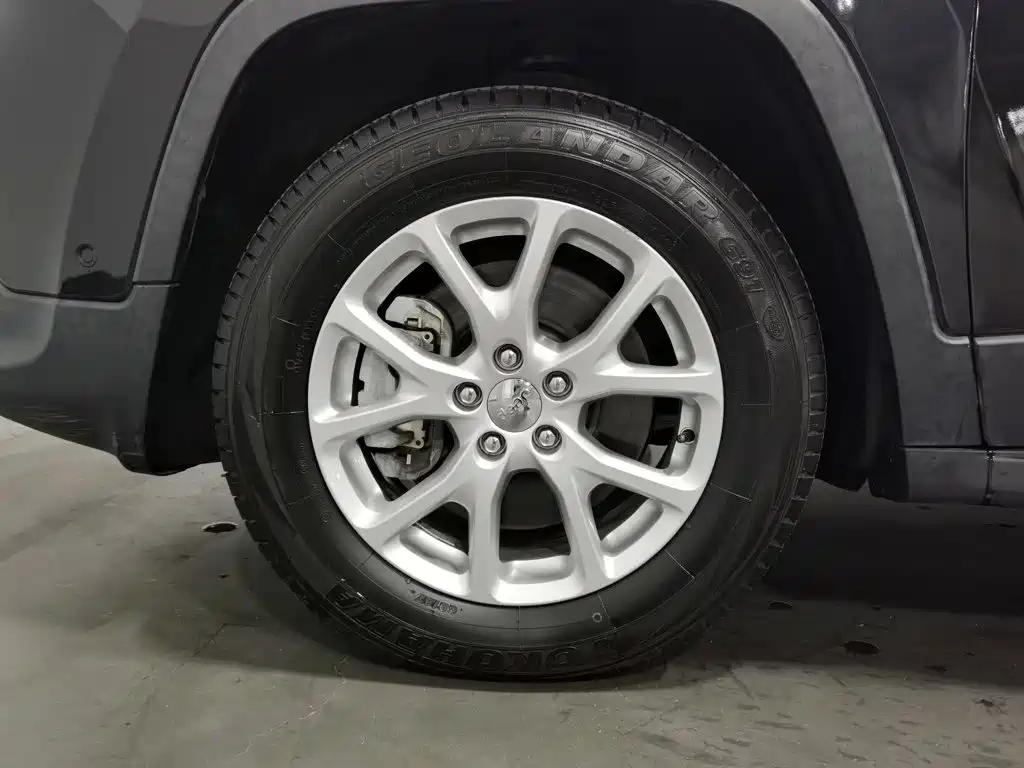 Jeep Cherokee — миниатюра 17