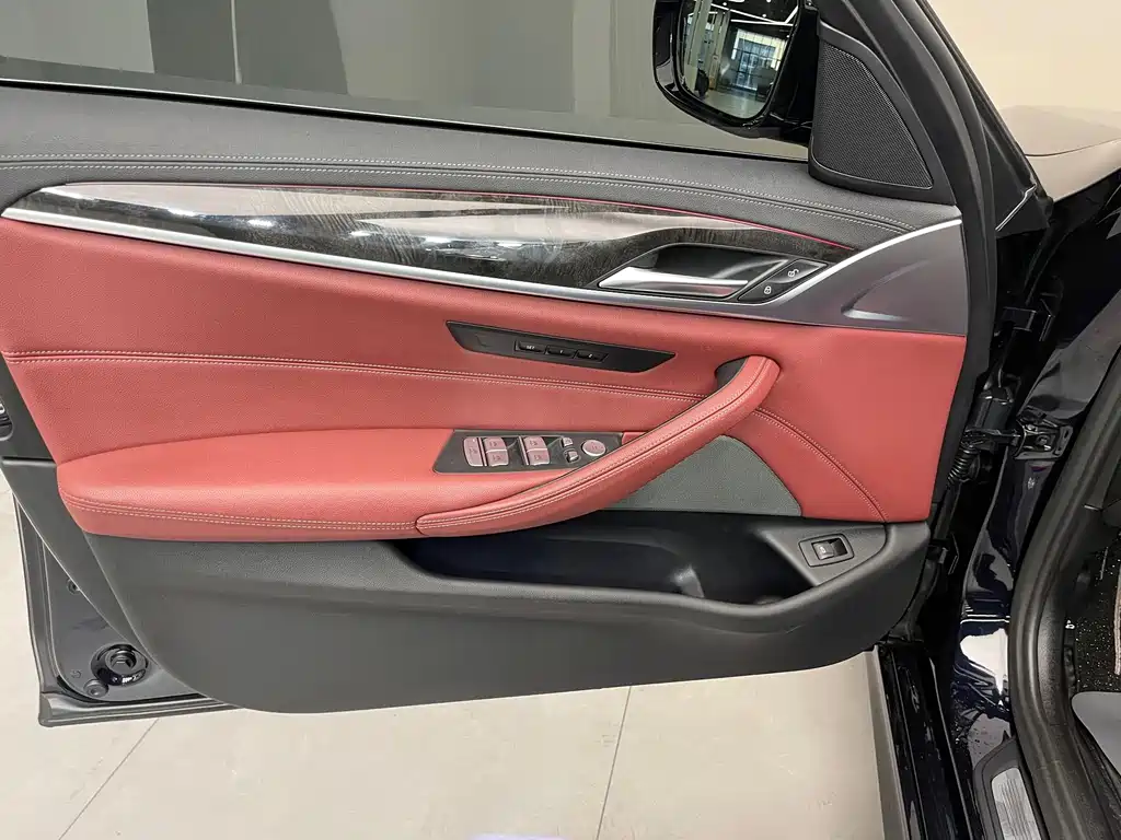 BMW 5 Series — миниатюра 25