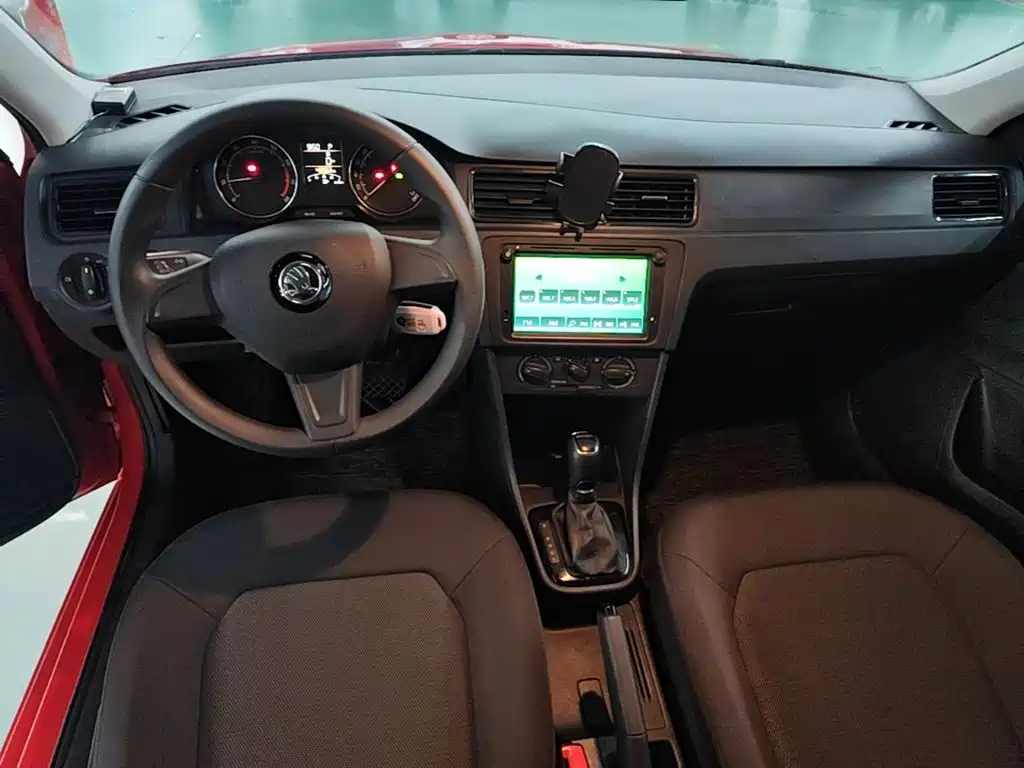 Skoda Rapid Spaceback — миниатюра 10