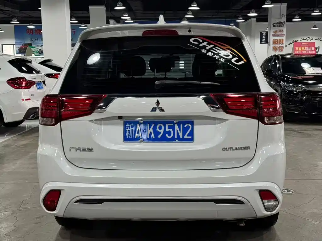 MITSUBISHI OUTLANDER