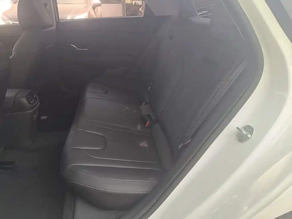 Hyundai Elantra — миниатюра 17