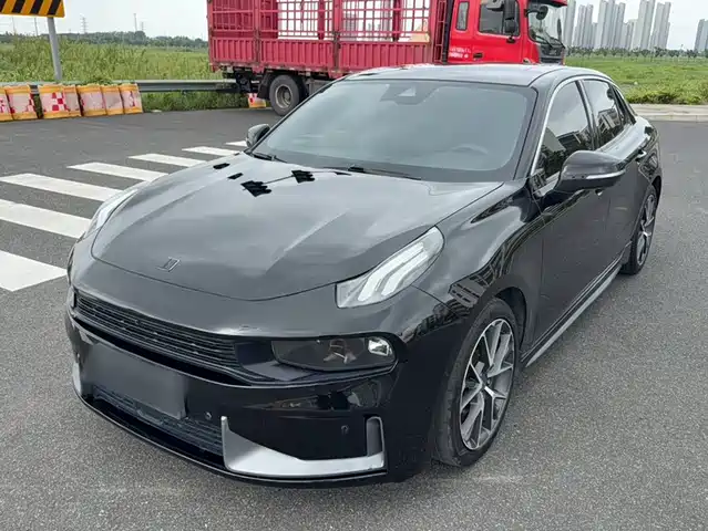 Lynk & Co 03