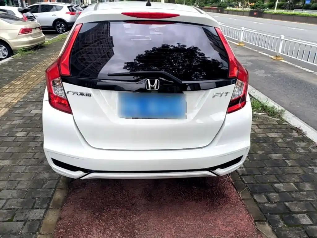 Honda Fit — миниатюра 6