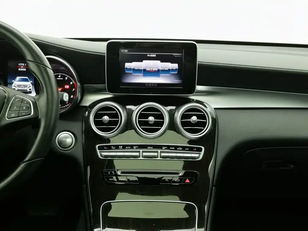 Mercedes-Benz GLC — миниатюра 12