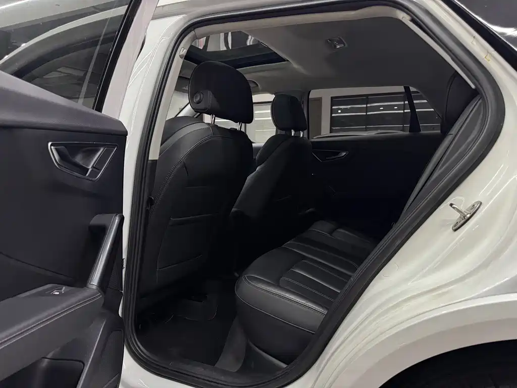 Audi Q2L - фото 9