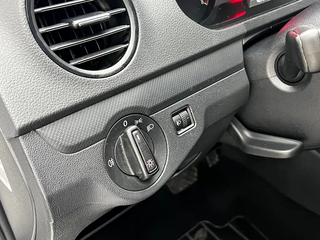 Volkswagen Jetta — миниатюра 18