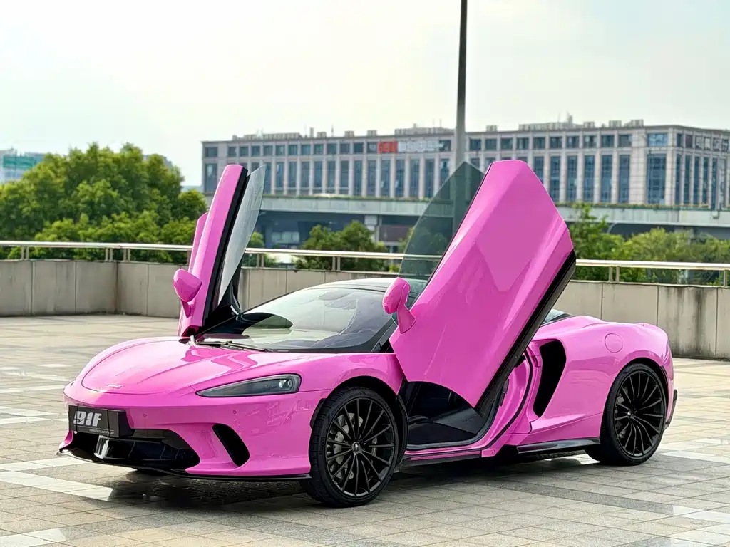 McLaren GT