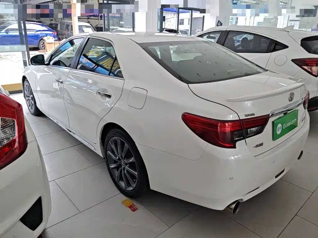 Toyota Reiz — миниатюра 5