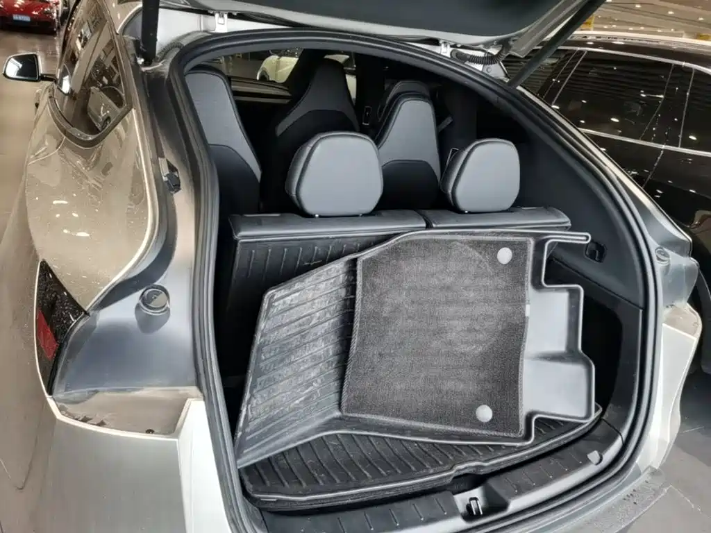 Tesla Model Y L — миниатюра 19