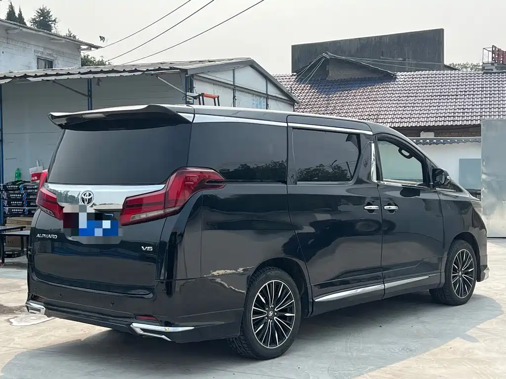 Toyota Alphard — миниатюра 9