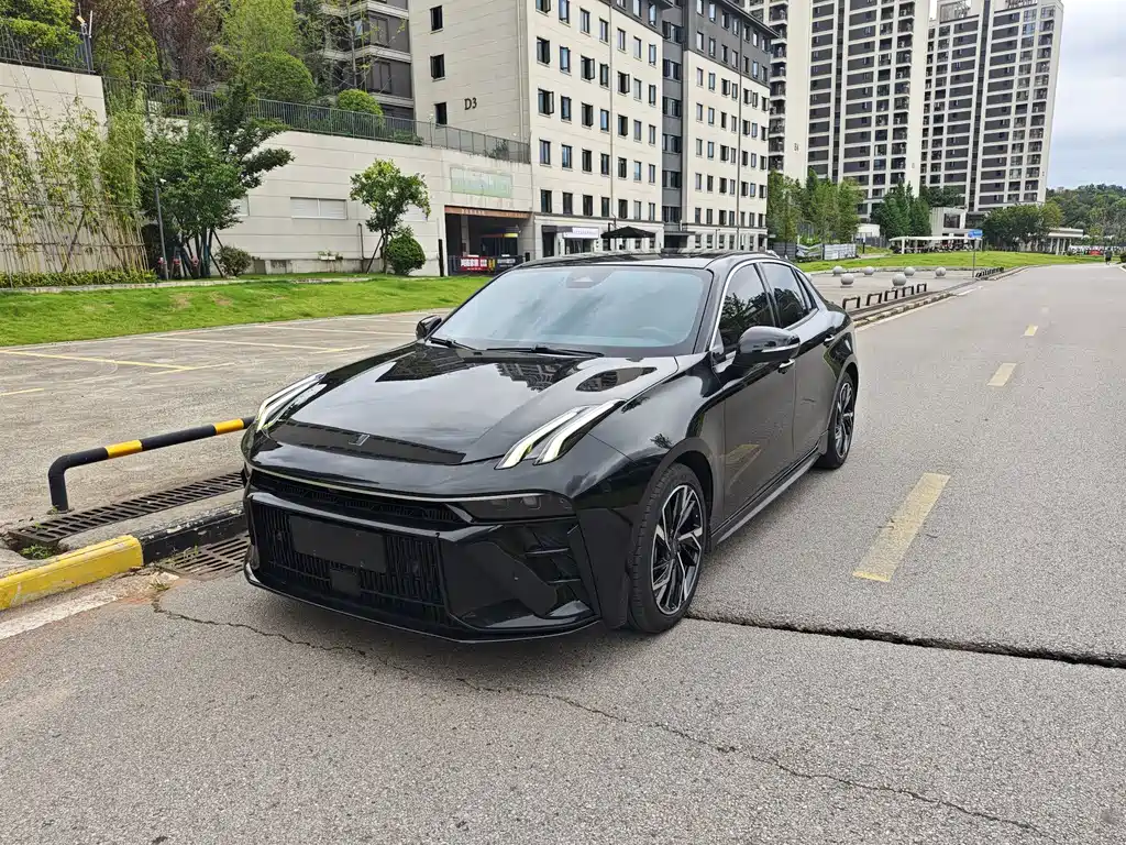 Lynk & Co 03
