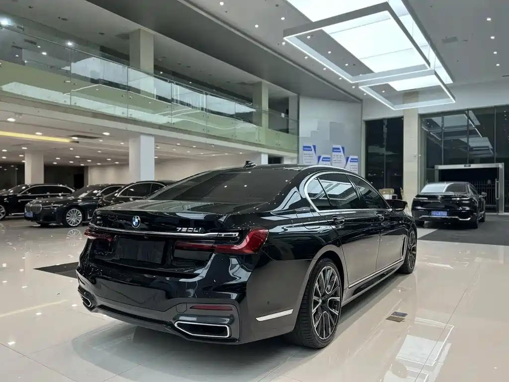 BMW 7 Series — миниатюра 8