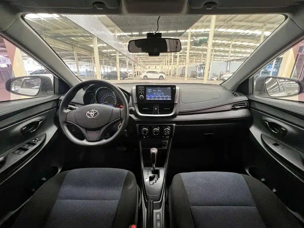 Toyota Yaris L — миниатюра 8